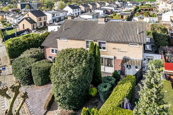 Te koop: Ruime hoekwoning met veel woonoppervlakte en een inpandige garage gelegen in Simpelveld in de wijk Hulsveld